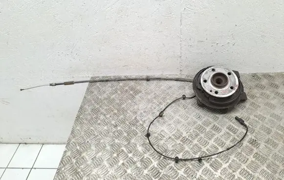 Mercedes-Benz Vito Viano W447 Rear wheel hub A4473570106 A4473570306 A4479056802