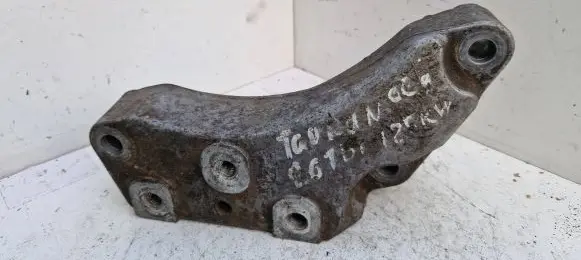 Volkswagen Touran I Engine mounting bracket 1k0199117