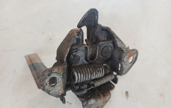 Suzuki Swift I Engine bonnet/hood lock/catch