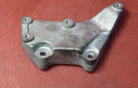 Mercedes-Benz C W204 Engine mounting bracket A6510940039