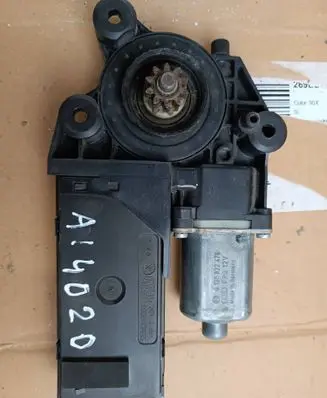 Renault Megane III Front door window regulator motor 807315510R