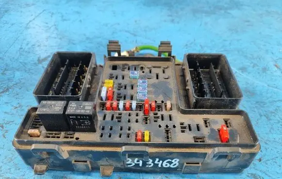 Ford Fusion II Fuse HG9T14D068AC