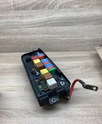 Opel Vectra C Fuse module 13144710