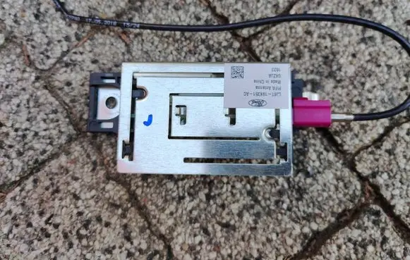 Ford Escape IV Aerial antenna amplifier LJ6T19K351AC