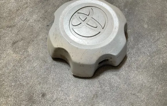 Toyota Hilux (AN10, AN20, AN30) Original wheel cap 426030K050