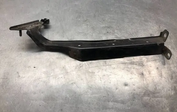 Audi A4 S4 B8 8K Fender mounting bracket 8K0821135H
