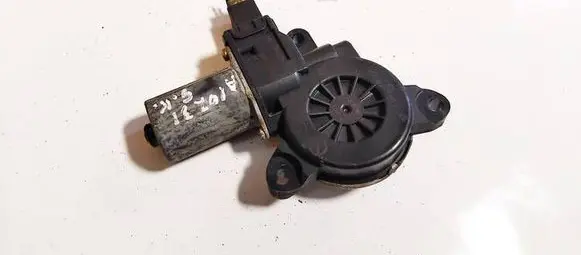 Mazda CX-3 Front door window regulator motor bhp15958x