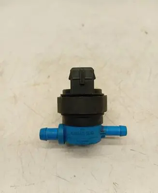 Mercedes-Benz C W204 Turbo solenoid valve A0004705493