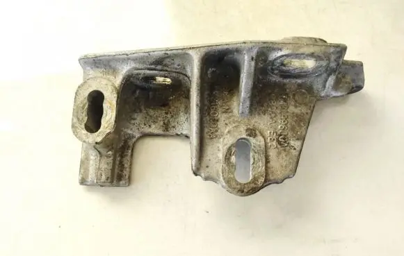 Seat Alhambra (Mk1) Engine mounting bracket 7m3199600a