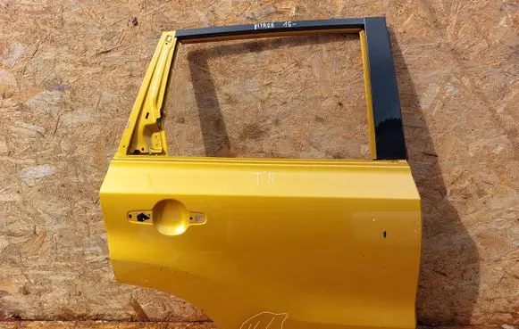Suzuki Vitara (LY) Rear door