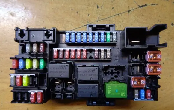 Opel Mokka Fuse module 140181445 21092612 GS2N1081040