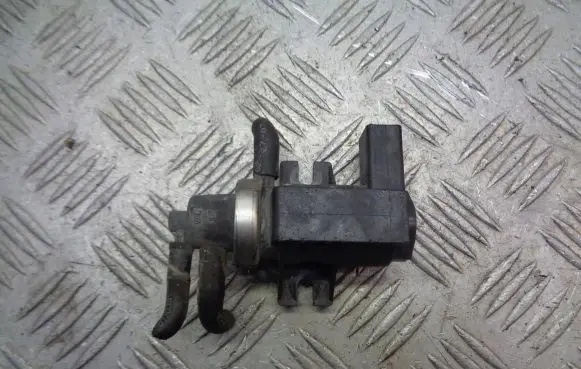 Skoda Octavia Mk1 (1U) Vacuum valve 1J0906627