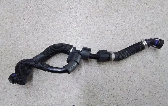 Engine coolant pipe/hose