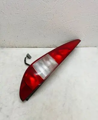 Ford Mondeo Mk III Rear/tail lights 1S7113405C 0374D E49577