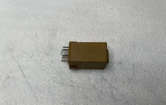 BMW 5 E60 E61 Window control relay 61368384505 V23141B3001X15