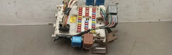Nissan Primera Fuse box set 24350AV700