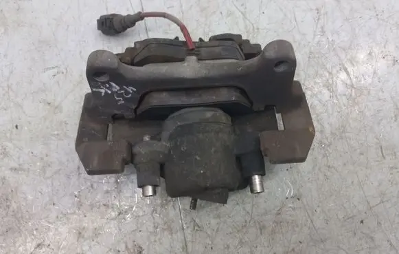 Volkswagen PASSAT CC Front brake caliper