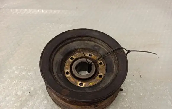 Mercedes-Benz E W123 Crankshaft pulley 1020320404