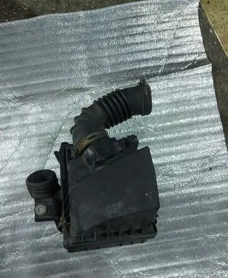 Mazda 3 II Air filter box R2AJ13Z02