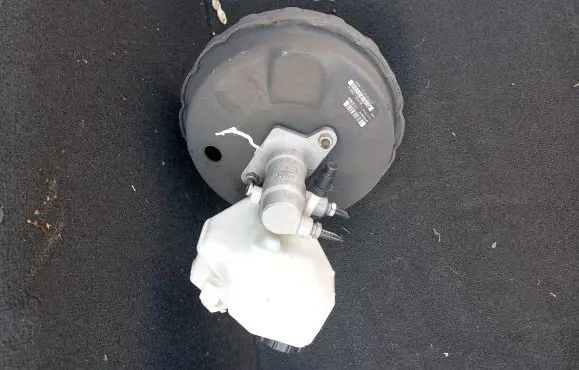 Volvo S60 Brake booster 31329895