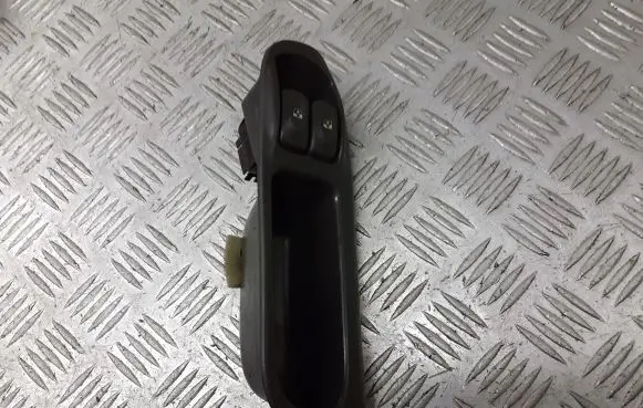 Renault Scenic I Front door window switch trim 7700431172