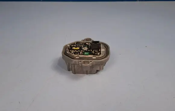 Volvo XC90 Headlight ballast module Xenon B132122B 31655157