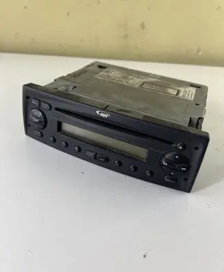 Iveco Daily 4th gen Radio/CD/DVD/GPS head unit 7607005082 69500868 06370006725
