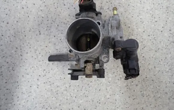 Toyota Yaris Throttle body valve