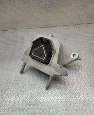 Opel Mokka B Engine mount bracket 9826533880