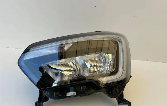 Renault Master III Headlight/headlamp 260607867R