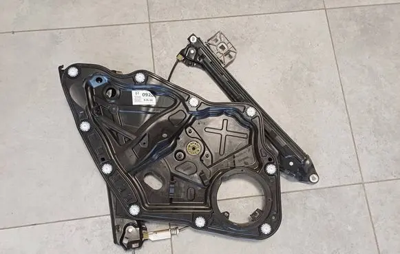 Volkswagen PASSAT CC Rear door window regulator with motor 3C8839755D