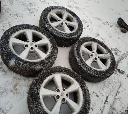 Nissan Qashqai R17 alloy rim 