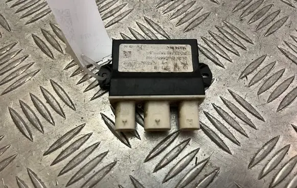 Land Rover Discovery 5 Antenna control unit HY3214E112AB