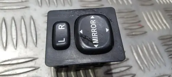 Toyota Corolla Verso AR10 Wing mirror switch 183574 PA66-T