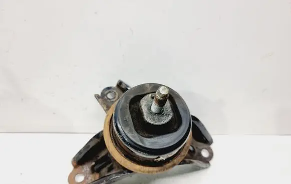 Hyundai ix35 Engine mount bracket 218102S200 218102S000