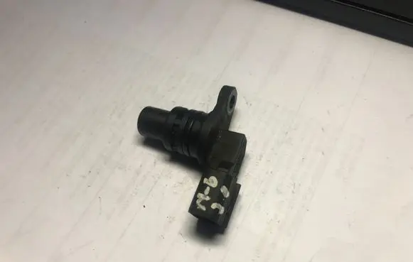 Mazda 6 Camshaft position sensor 6M8G12K073