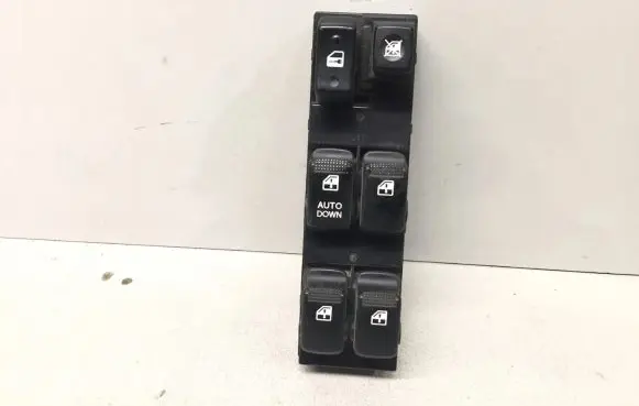 Hyundai Tucson JM Electric window control switch