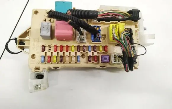 Toyota Corolla Verso AR10 Fuse box set 892210F010 89221-0F010