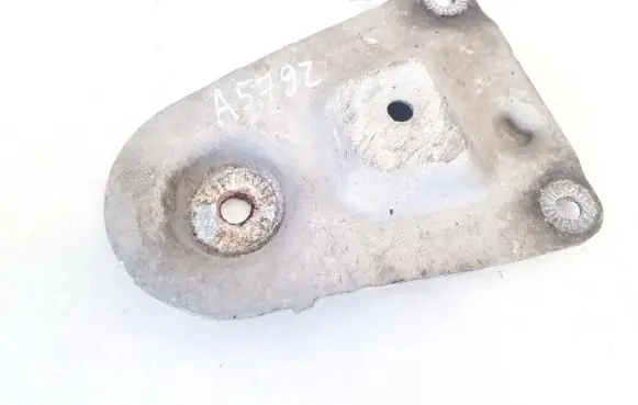 Skoda Superb B5 (3U) Engine mounting bracket 8d0399541