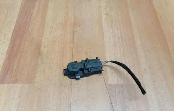 Audi A4 S4 B7 8E 8H Tail light bulb cover holder 965294 8E5945257D