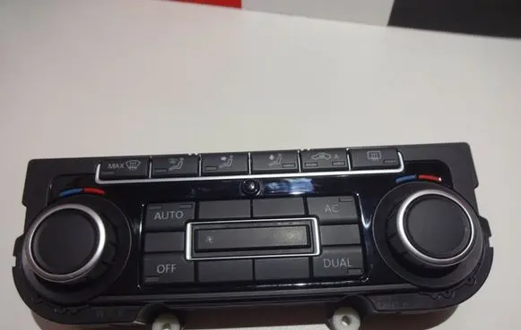 Volkswagen Tiguan Climate control unit 5K0907044BS