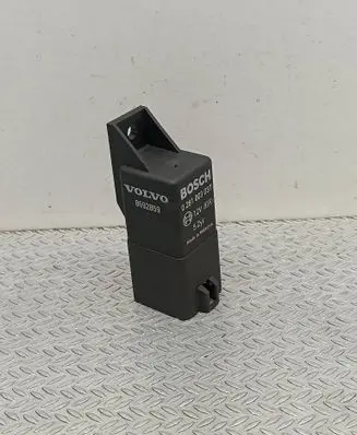 Volvo V70 Glow plug pre-heat relay 0281003037 8792859