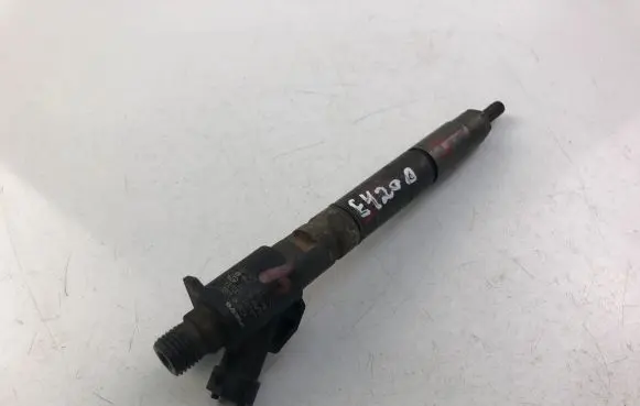 Volvo XC60 Fuel injector 31303238