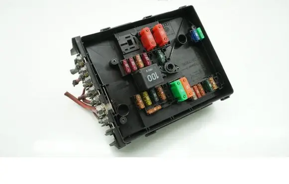 Volkswagen Tiguan Fuse box set MMAUTKO18961