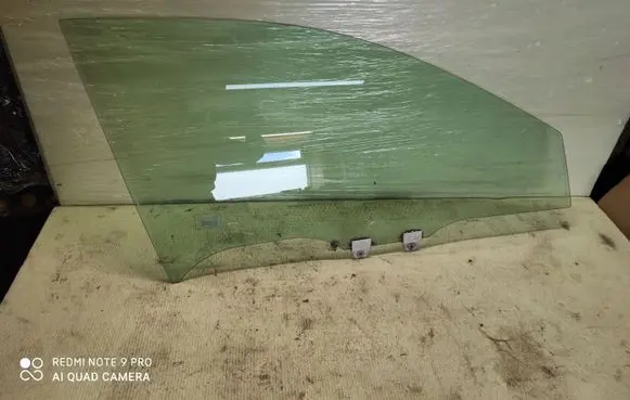 Honda Accord Front door window glass four-door