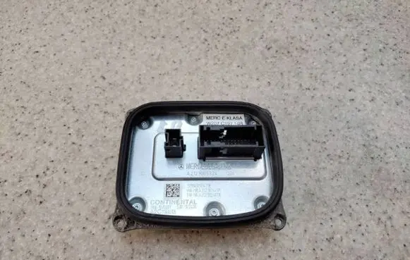 Mercedes-Benz E A207 Headlight ballast module Xenon A2129005324