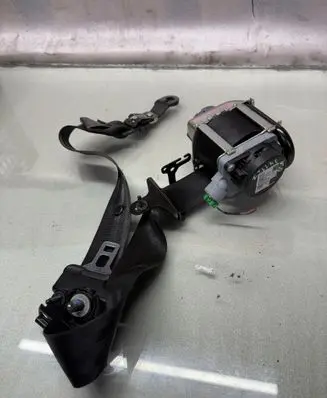 Volvo V60 Front seatbelt 39818843