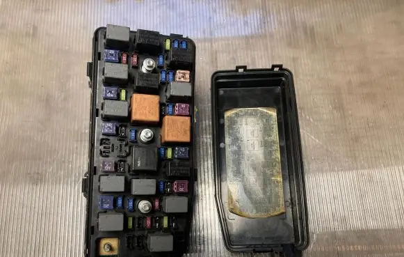 Opel Antara Fuse box set 96821093
