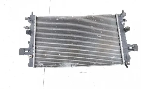 Opel Zafira B Coolant radiator 13170110