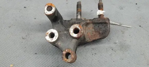 KIA Carnival Engine mounting bracket